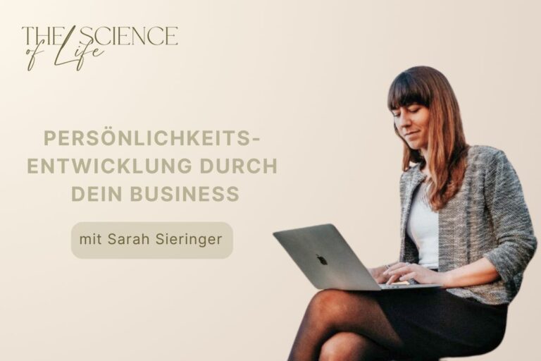 Sarah Sieringer arbeitet am Laptop - Titelbild Interview zu Business + Persönlichkeitsentwicklung