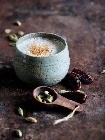 Warmer Mandel-Dattel-Smoothie Rezept