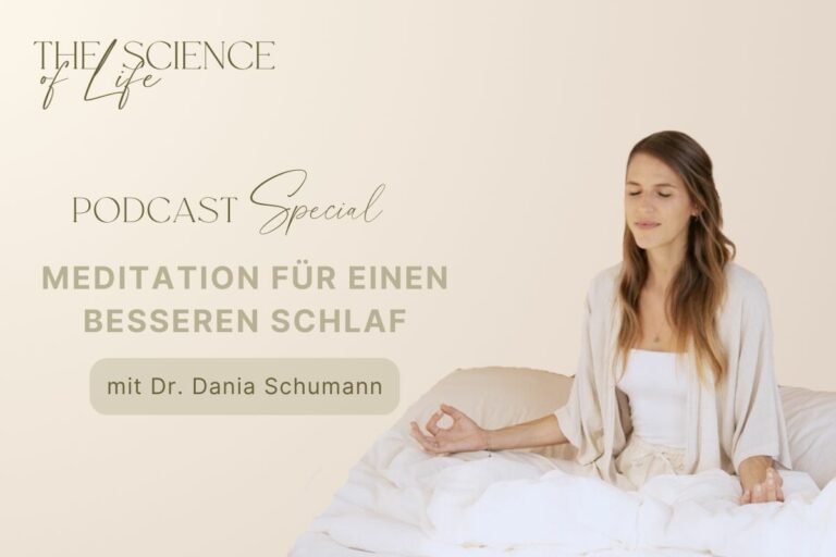 Frau medidtiert im Bett - Titelbild Achtsamkeitsmeditation für besseren Schlaf